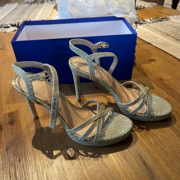 STUART WEITZMAN | NEW IN BOX | STARLA 80 SANDAL | METALLIC – PLATINUM | SZ 7 - Picture 5 of 10